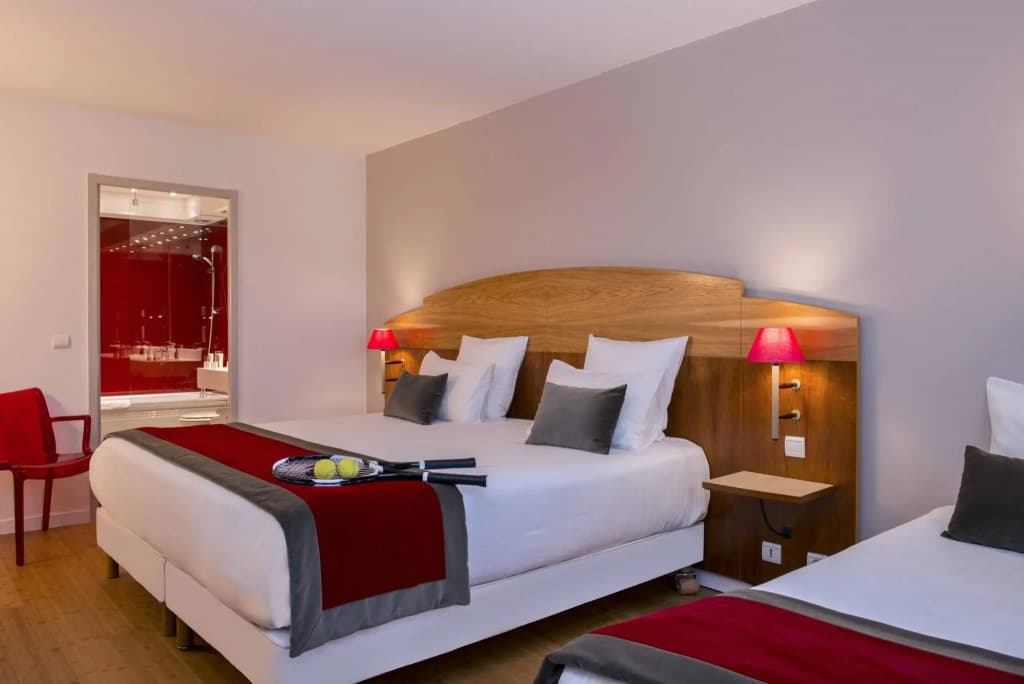 C Suites - Photo 2