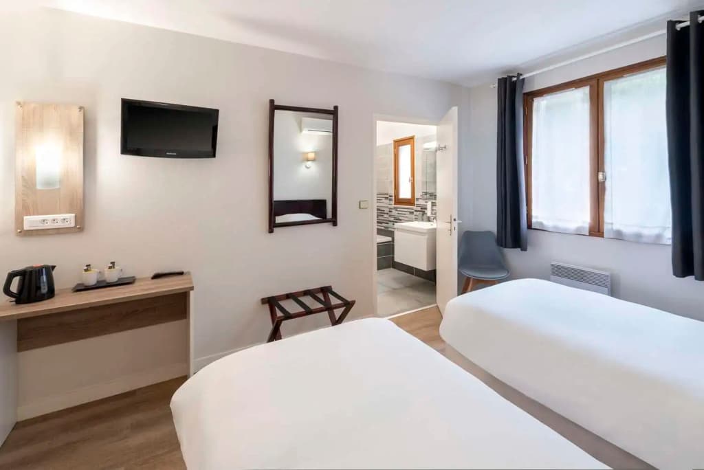 Sure Hotel by Best Western Saintes - Miniature 7