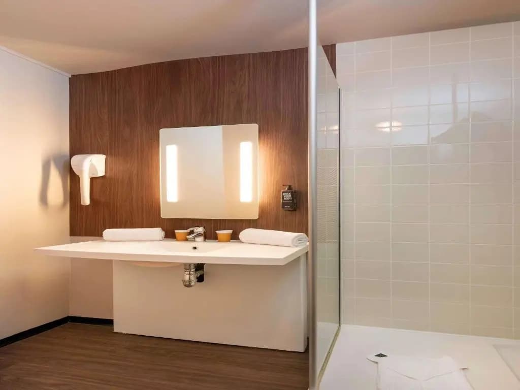 Ibis Styles Rouen Parc Expo Zenith - Miniature 8