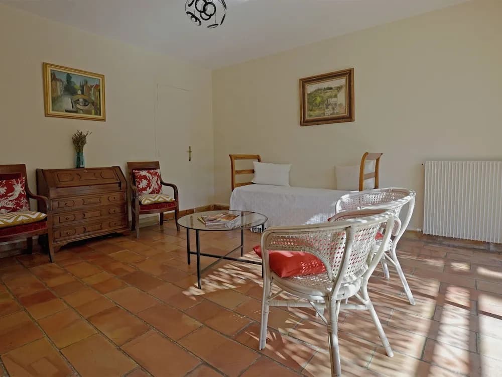 Mediterranean Garden Retreat - Miniature 6