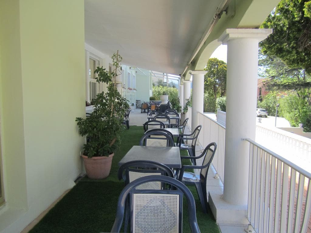 Madame Mere - Photo 1
