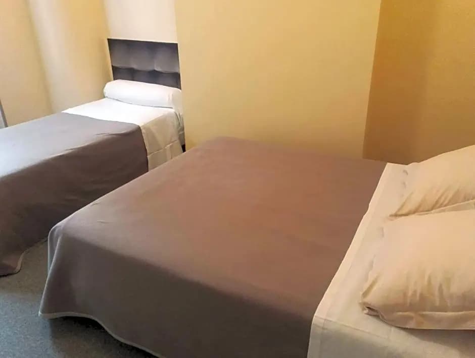 Hotel Du Square - Photo 3