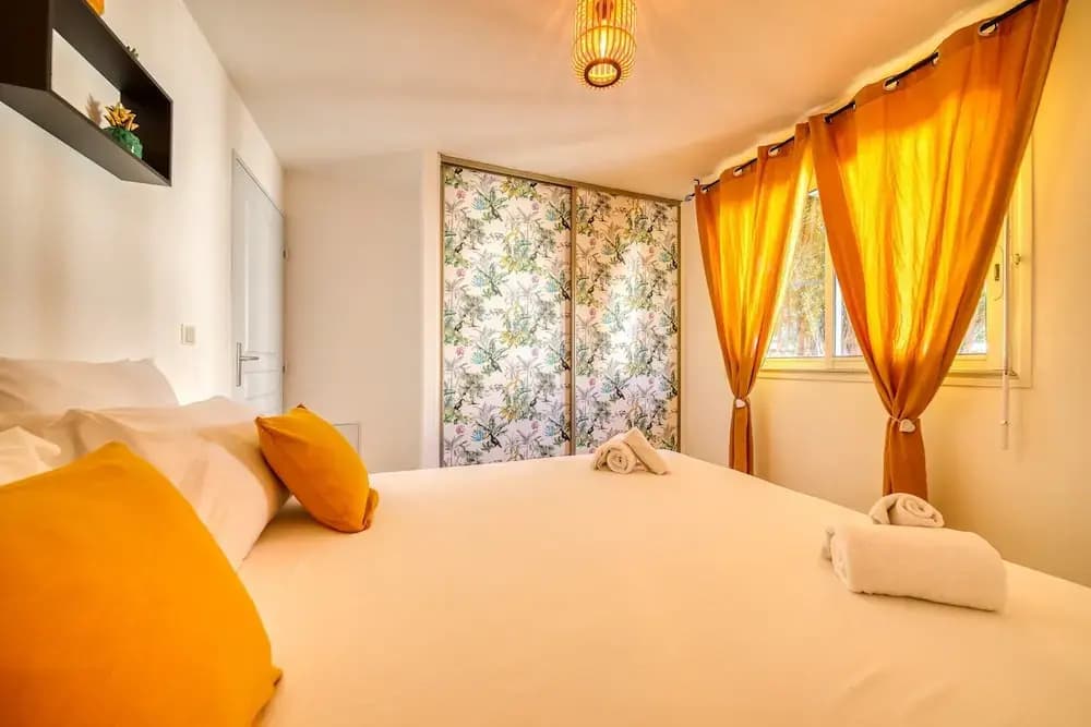 Modern Comfort by the Lagoon - Photo 3