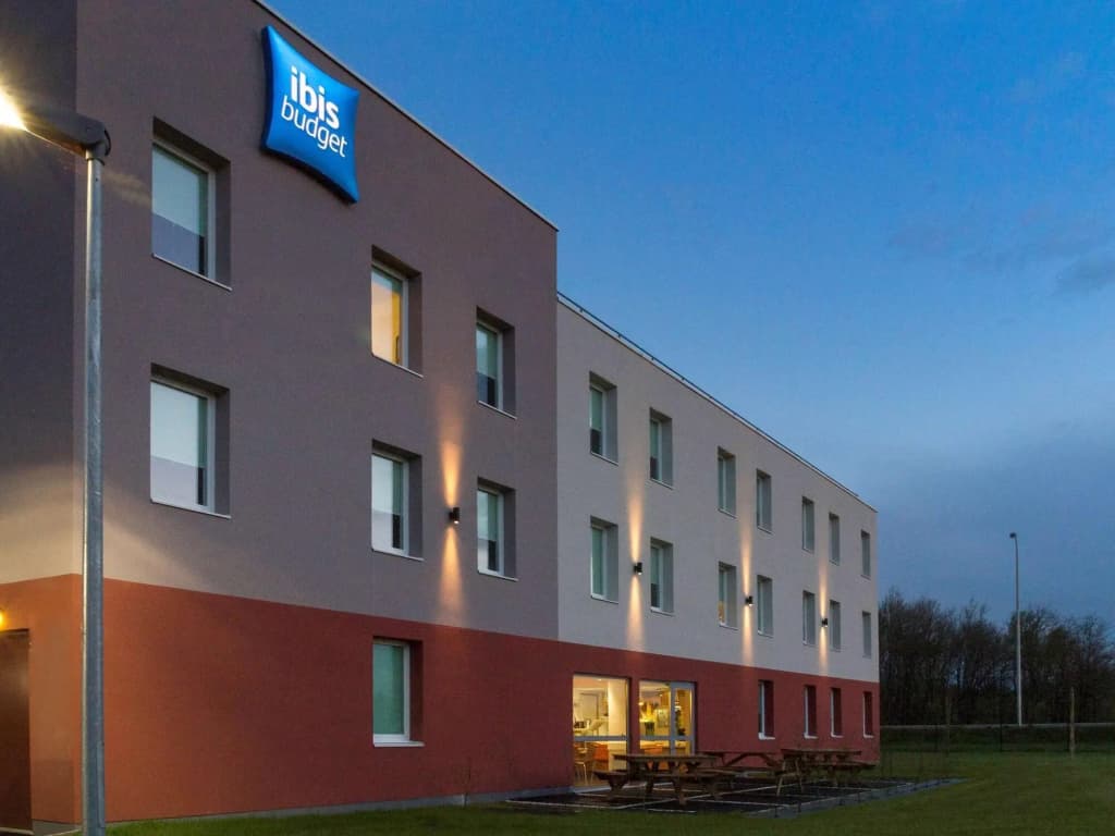 ibis budget Romorantin - Photo 1
