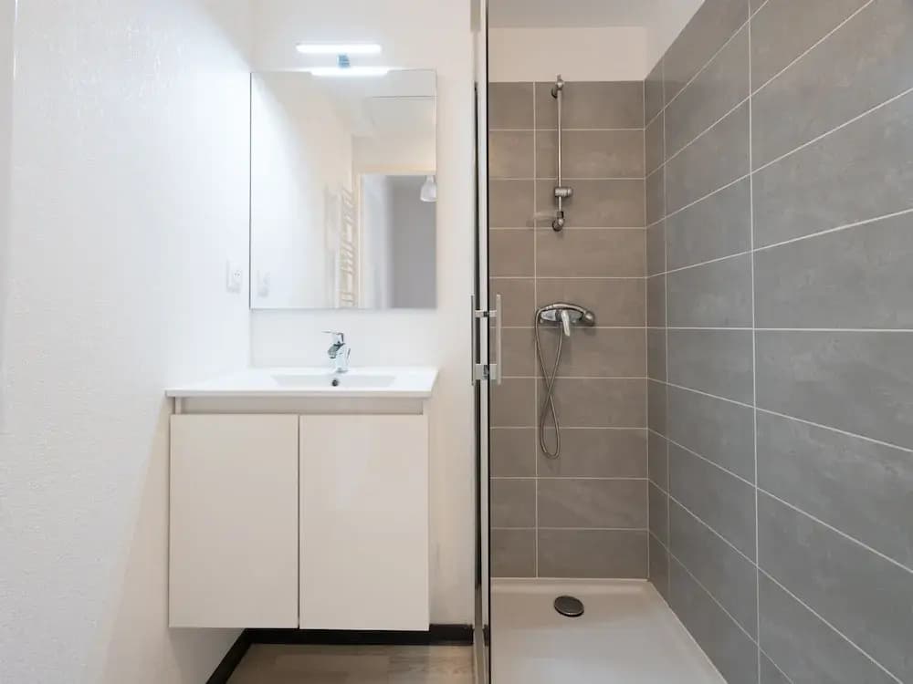 Sunny Villa Stay in Serignan - Miniature 7