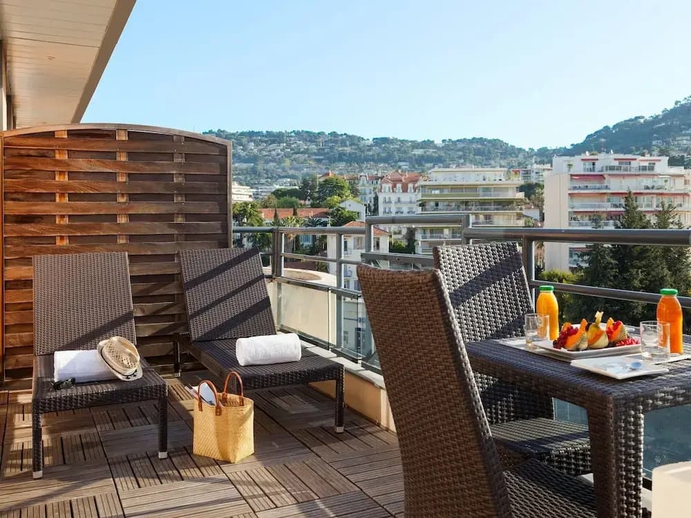 Honeymoon Suite in Cannes - Photo 2