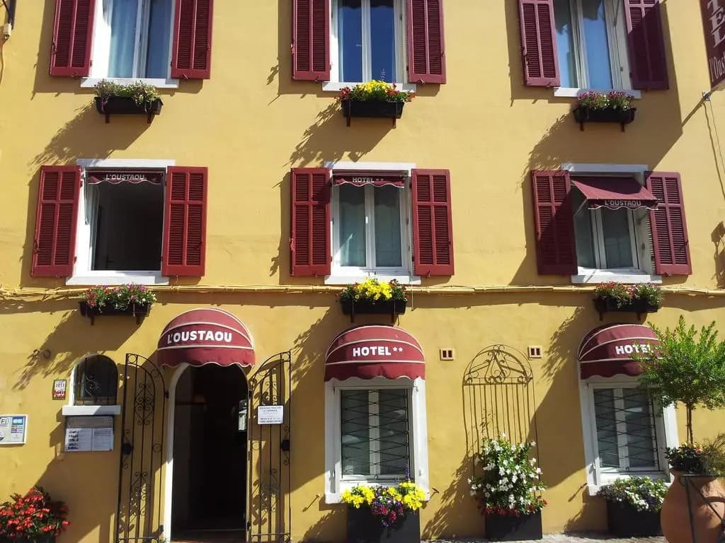 Hôtel L'Oustaou - Photo 1