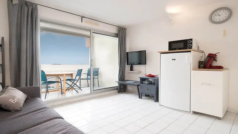 Cozy Beachside Apartment in Agde - Photo 5