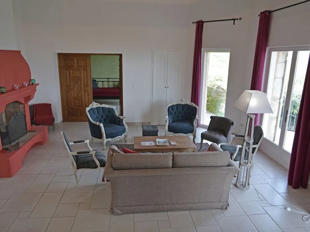 Captivating Home in Murs France With Private Swimming Pool - Photo 3