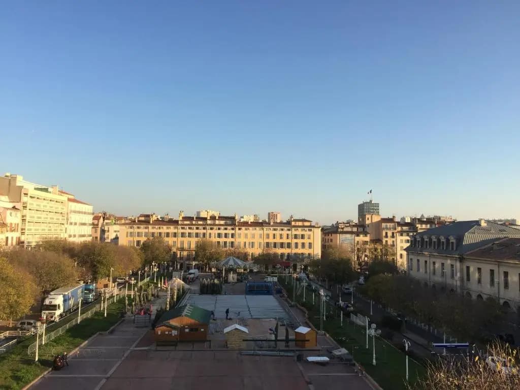 T2 centre-ville place d'Armes Clim-Wifi - Miniature 7