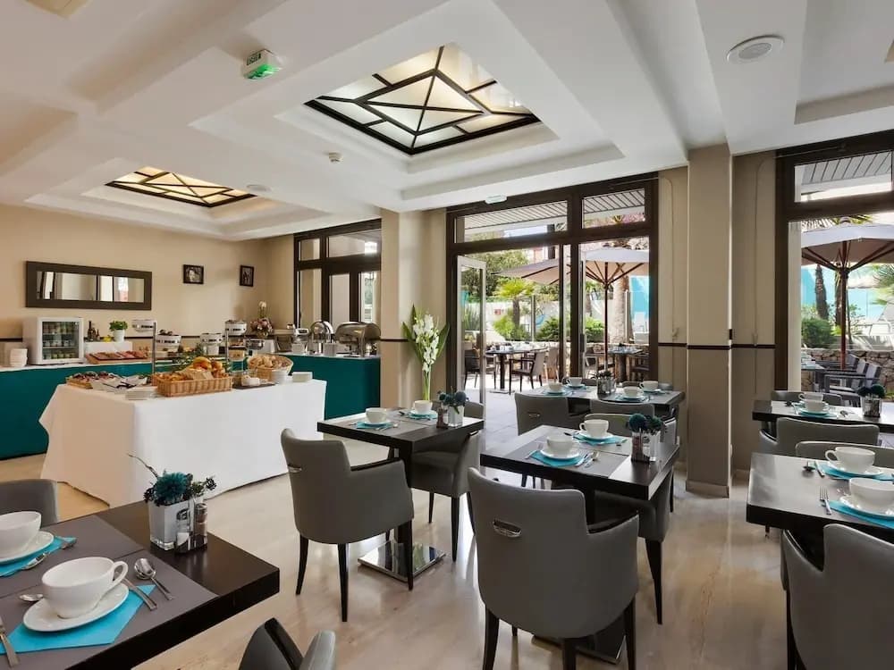 Superior Apartment in Cannes With Terrace - Miniature 8