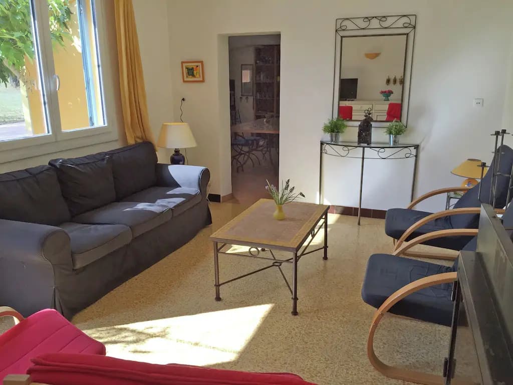 Holiday Home in Villecroze With Pool & Garden - Photo 4