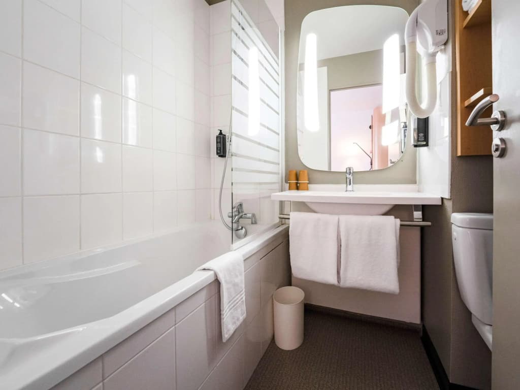 ibis Montargis - Miniature 7