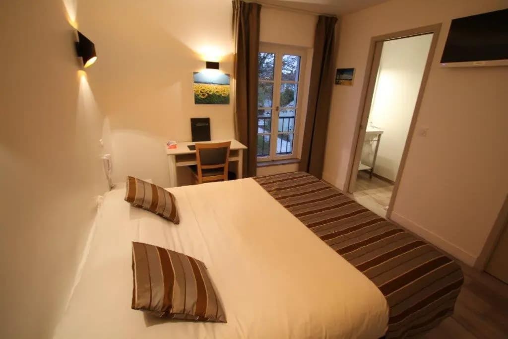 Le Continental Hotel - Photo 2