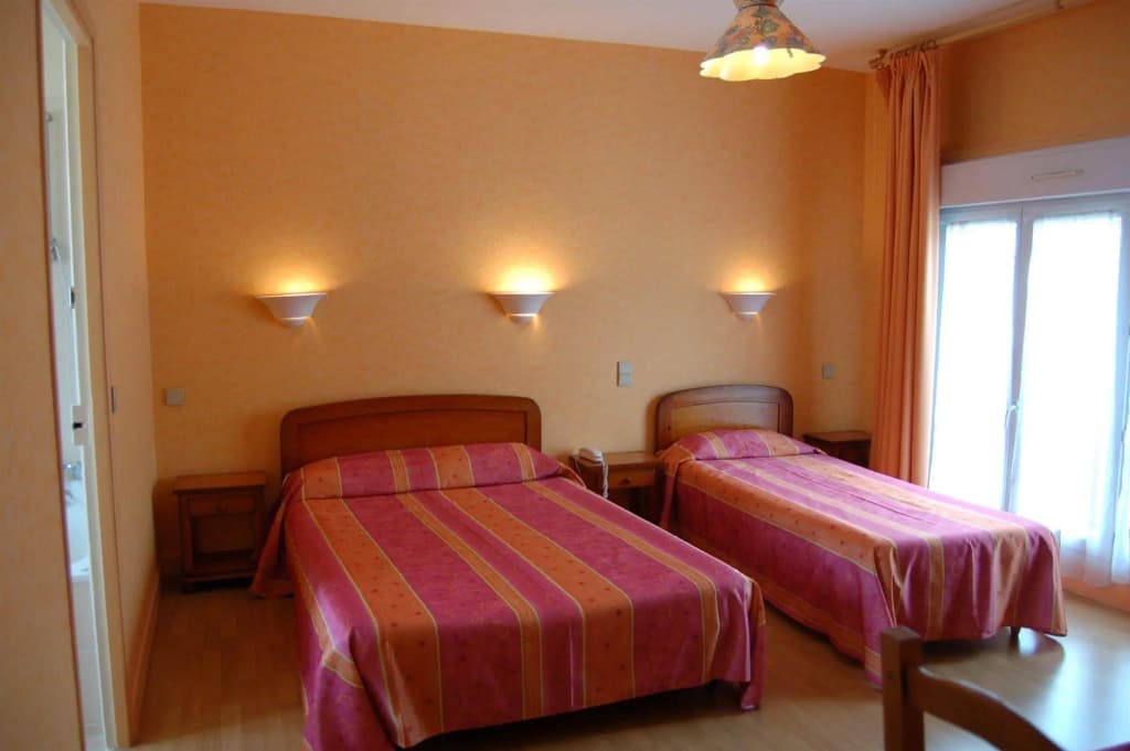 Hotel Des Couronnes Chateaudun - Photo 3