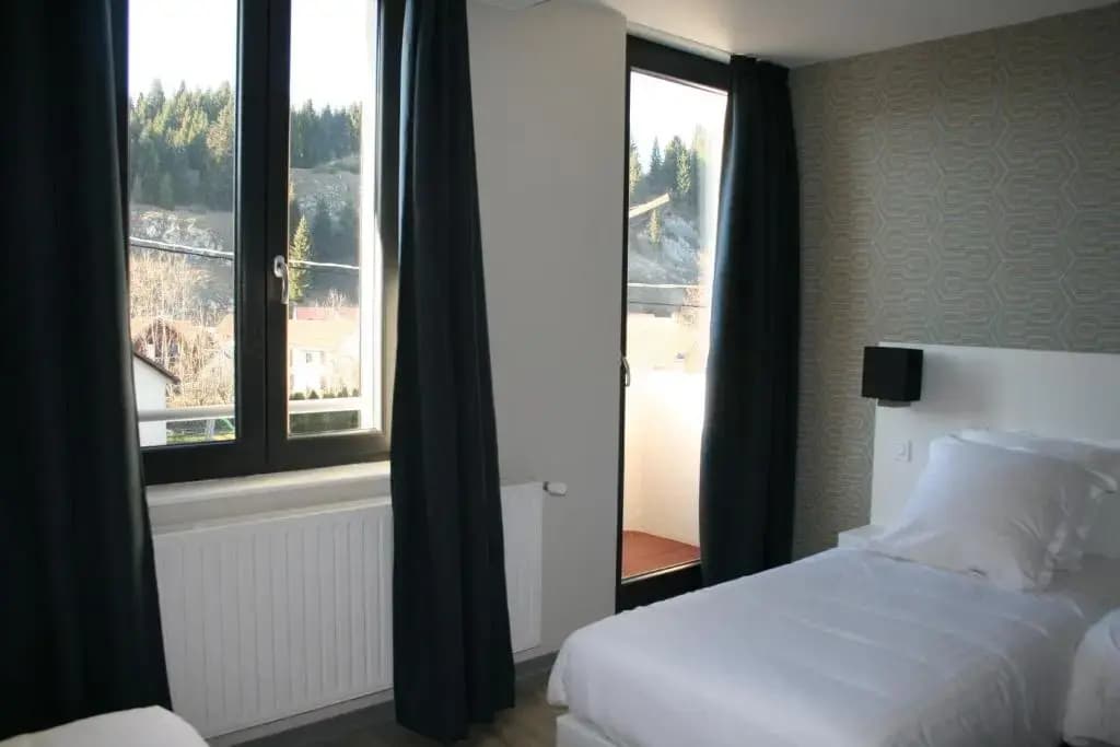 Auberge du Château de Joux - Photo 2