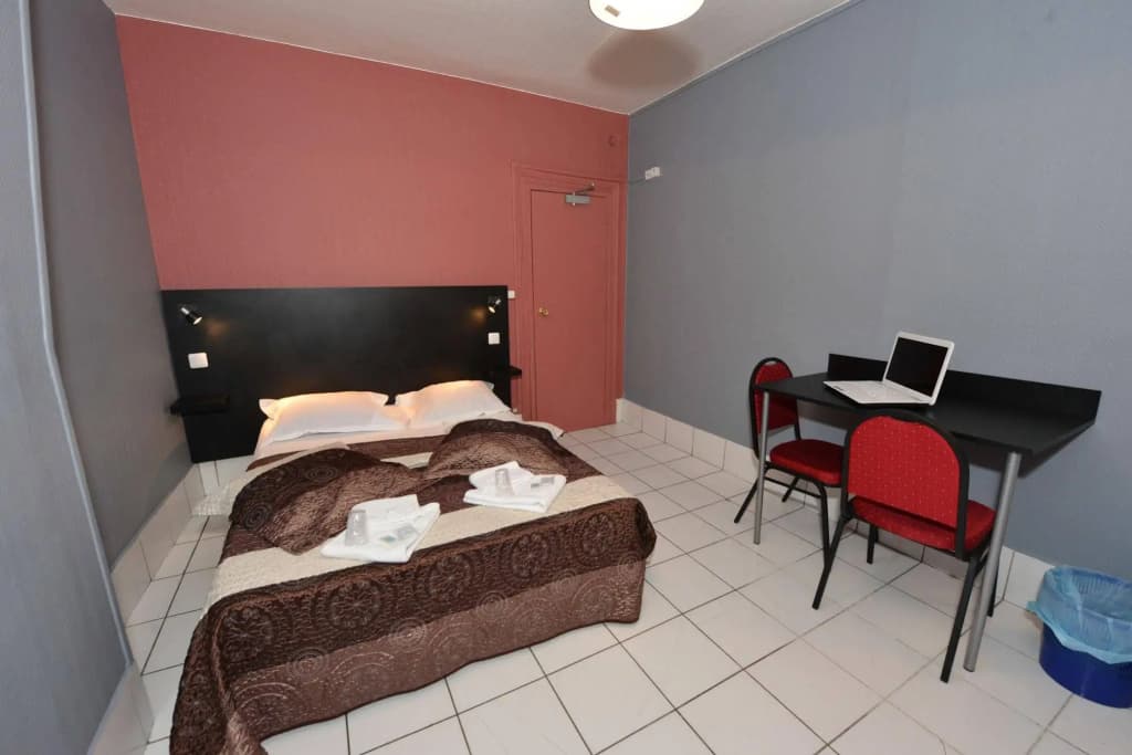 Hotel De La Poste - Photo 5