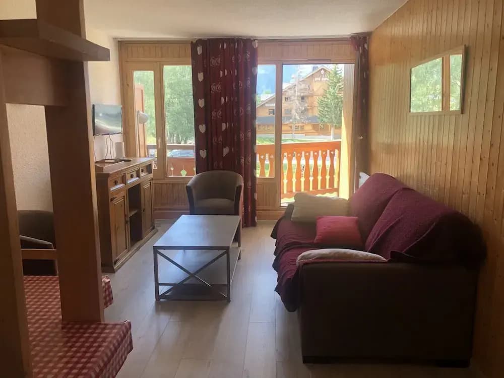 Cozy First-floor Apartment - Photo 5
