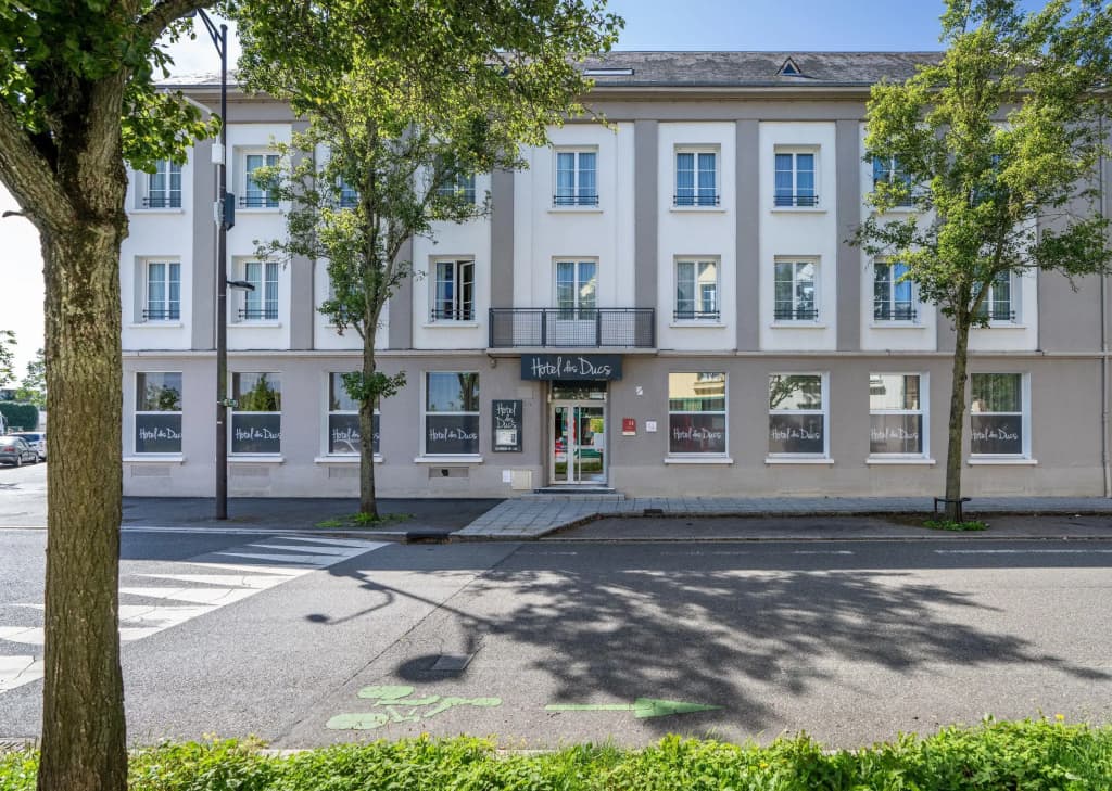 Logis Hotel des Ducs - Photo 1