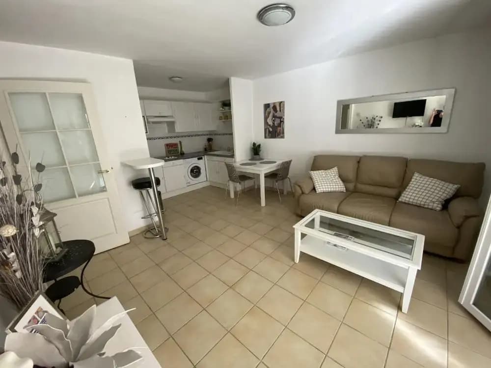 One Bedroom Apartment in the Center of Cannes a few Steps From the Beaches and the Conference Center - 2005 - Photo 2