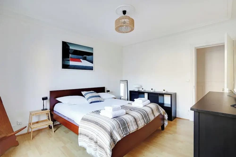 Experience the Parisian Lifestyle: 2BR Near Porte Maillot - Miniature 6