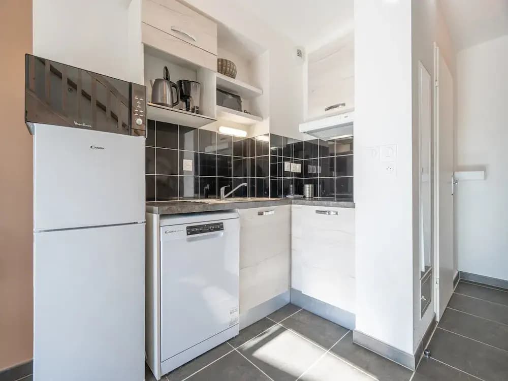 Bright Villa Stay in Serignan - Miniature 6