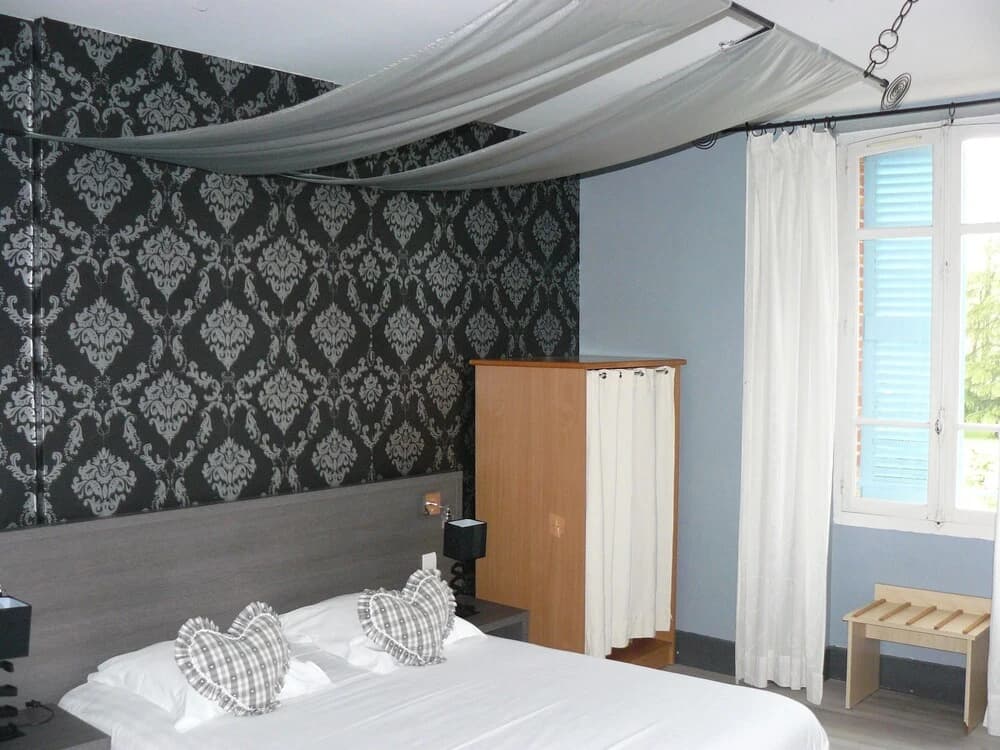 Hotel Restaurant La Verrerie - Photo 3
