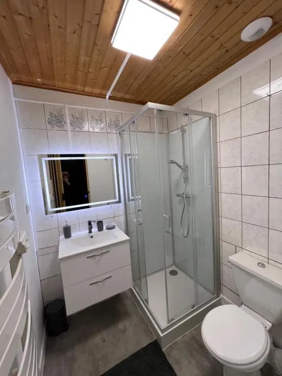 Magnifique Studio de 20m2 Pour 1 a 4 Personnes - Miniature 8