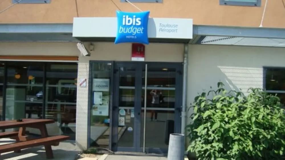 ibis budget Toulouse Aéroport - Photo 1