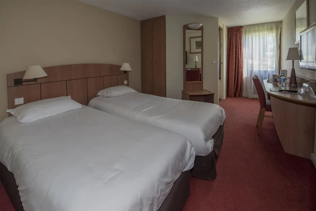 Kyriad Geneve - Saint-Genis-Pouilly - Photo 4