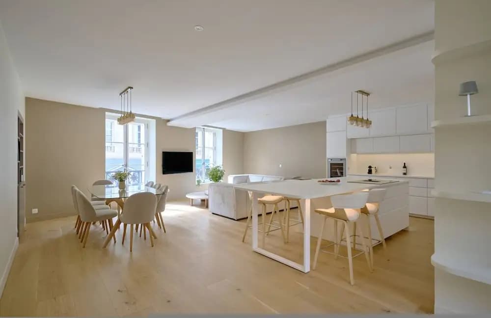 By Saint-sulpice Newly Refurbished 4 BR Apartment - Miniature 7