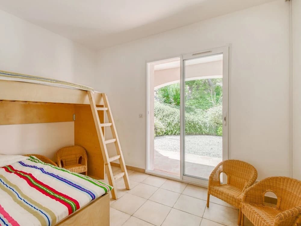 Villa in Le Muy With Private Pool & Forest - Photo 3