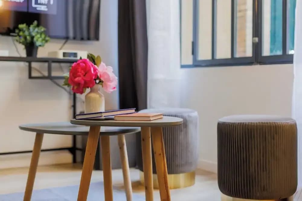 Beautiful Apartment at Gare de L'est Republique - Miniature 6