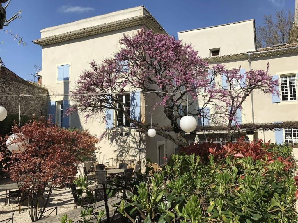 La Margelle - Photo 1