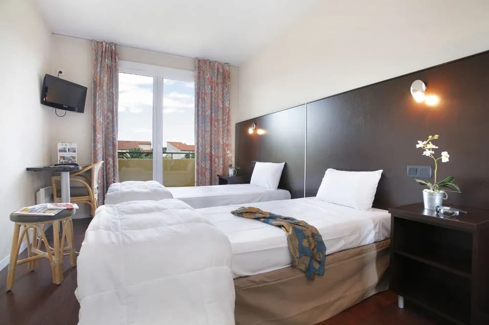Hotel The Originals Perpignan Sud Le Grillon d'Or (ex Inter-Hotel) - Photo 2