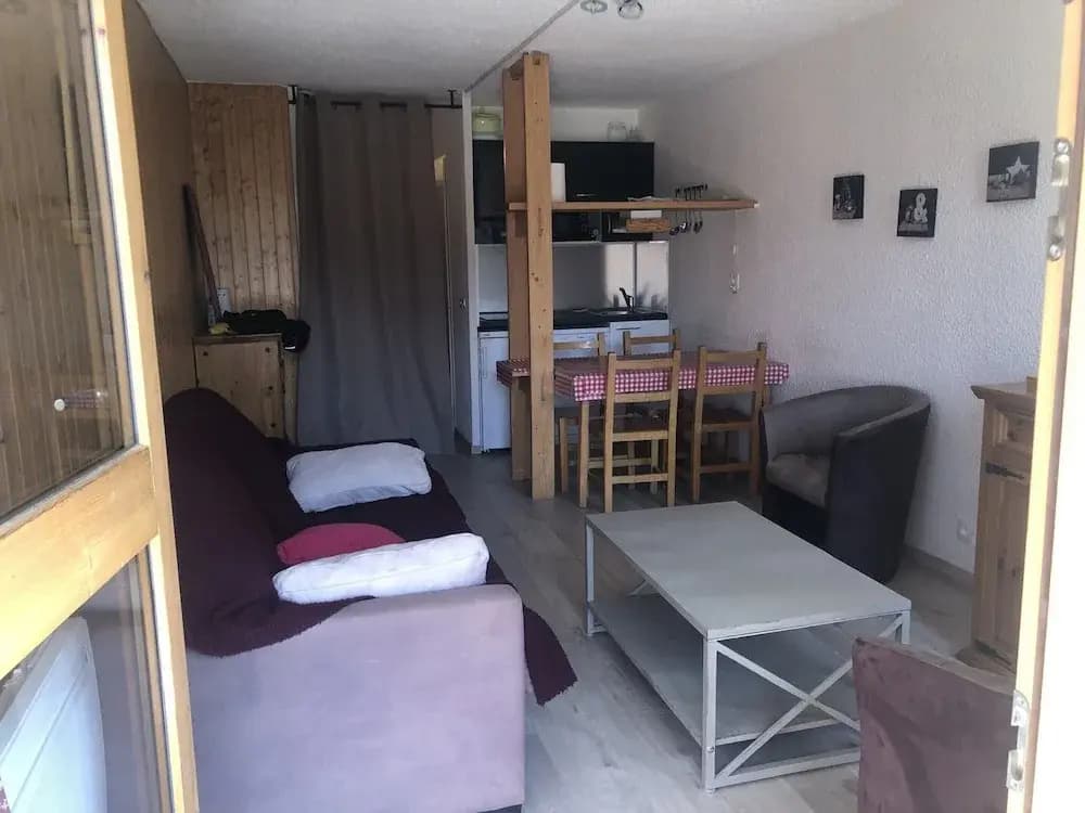 Cozy First-floor Apartment - Photo 3