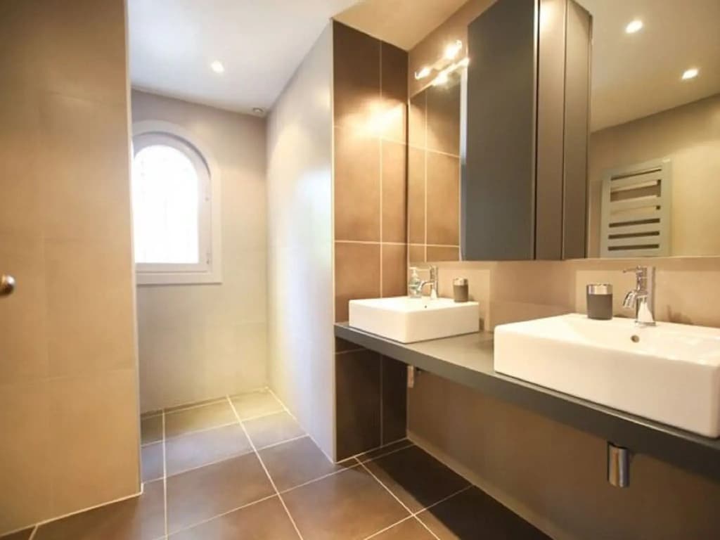 Cheerful Holiday Home in Grimaud With Private Pool - Miniature 8