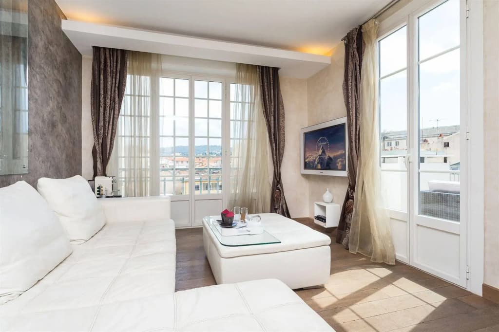 Le Petit Trianon et Le Charme des Suites - Photo 5