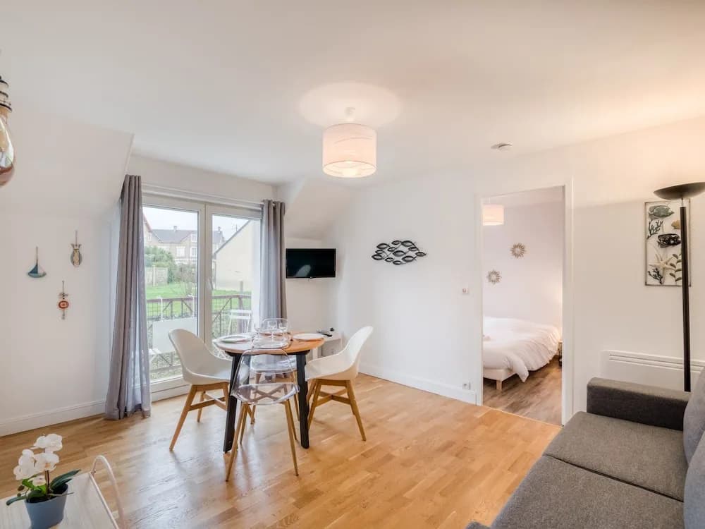 Quaint Apartment in Port-en-bessin-huppain With Balcony - Miniature 6