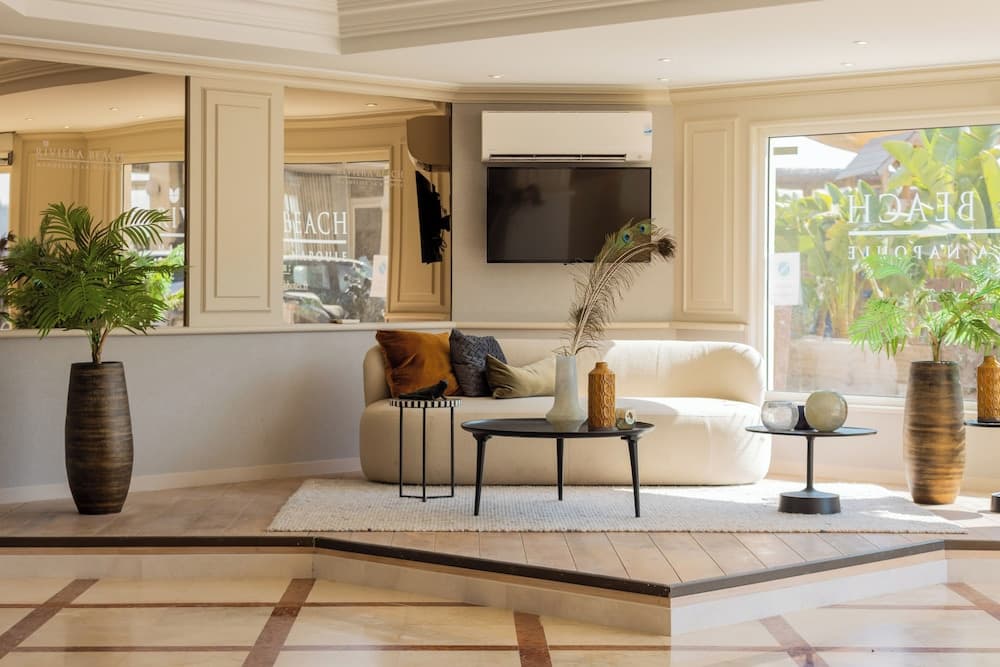 Riviera Beach Hotel - Photo 1