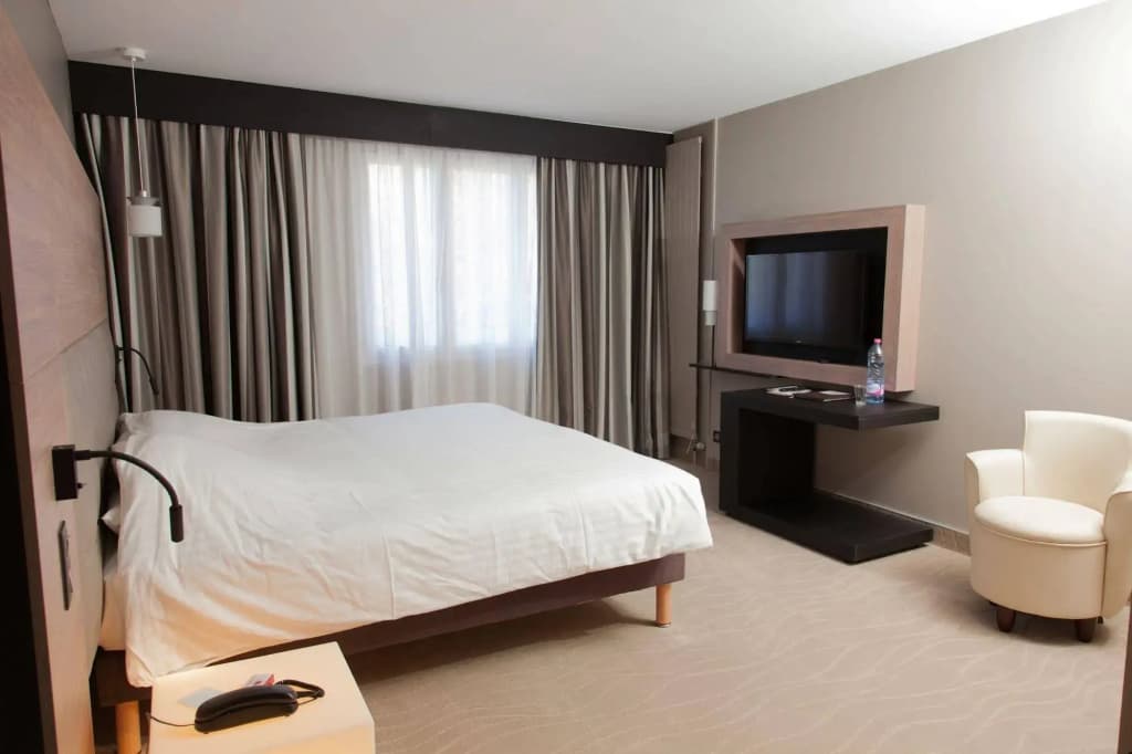 Logis Hotel Le Rabelais - Photo 4