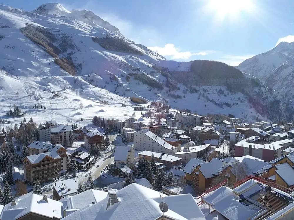 Chalet in Les Deux Alpes With Hot Tub - Miniature 8