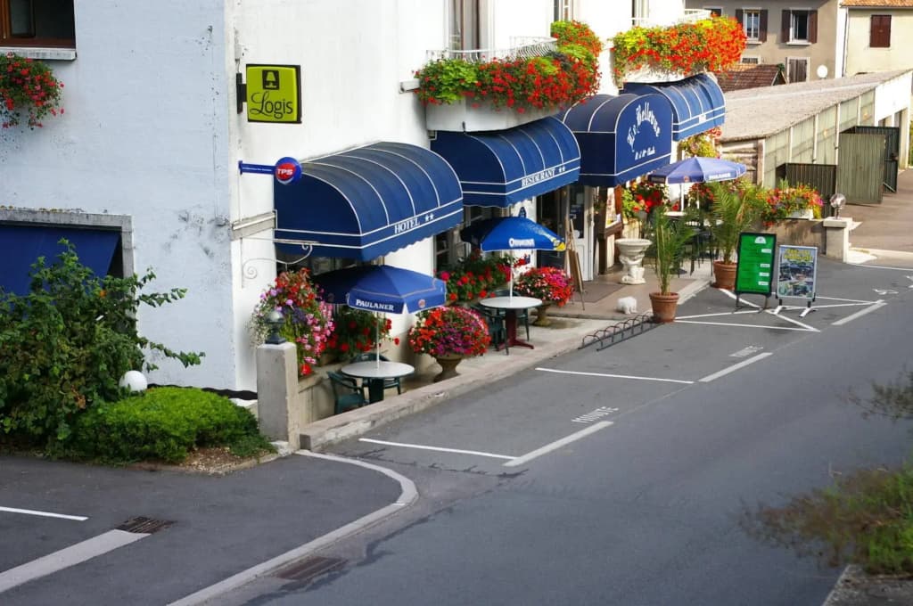 Hôtel le Bellevue - Photo 1