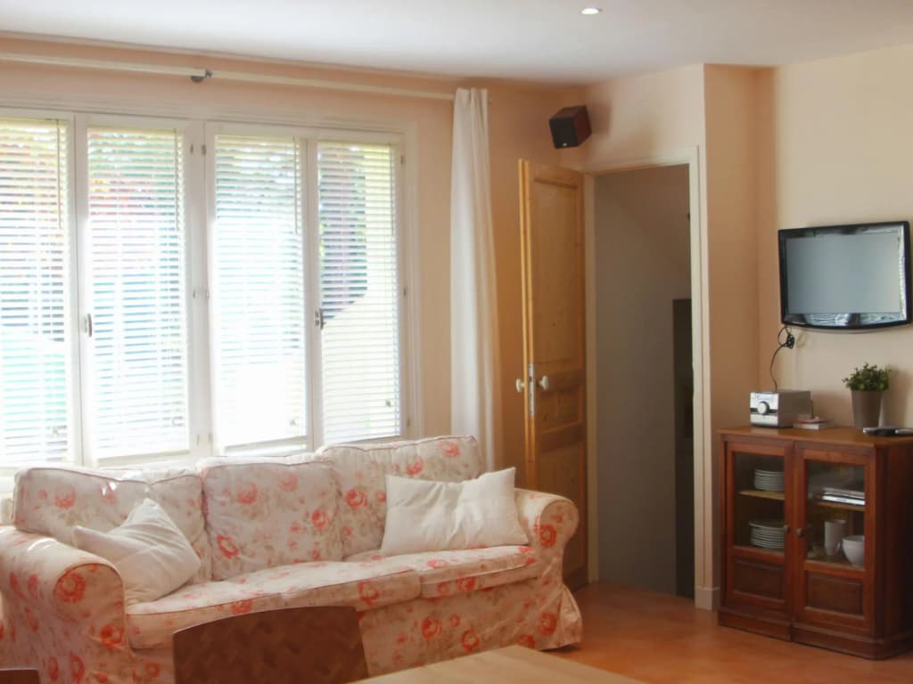 Lovely Country Cottage in Valreas with Swimming Pool - Photo 3