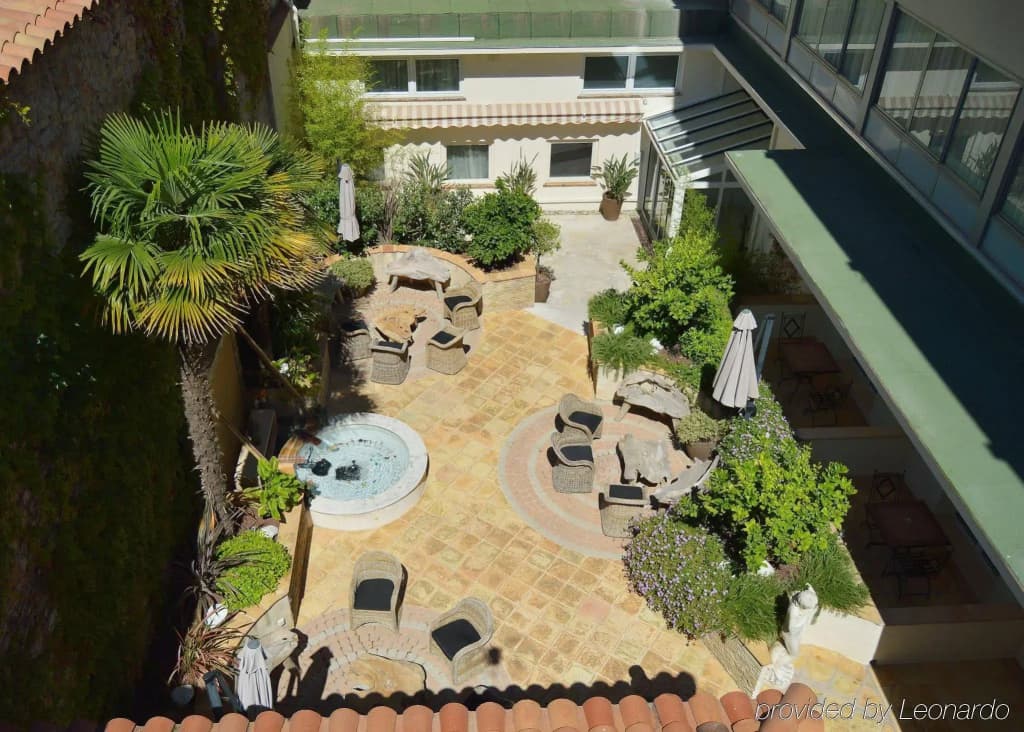Best Western Premier Le Patio des Artistes - Photo 1