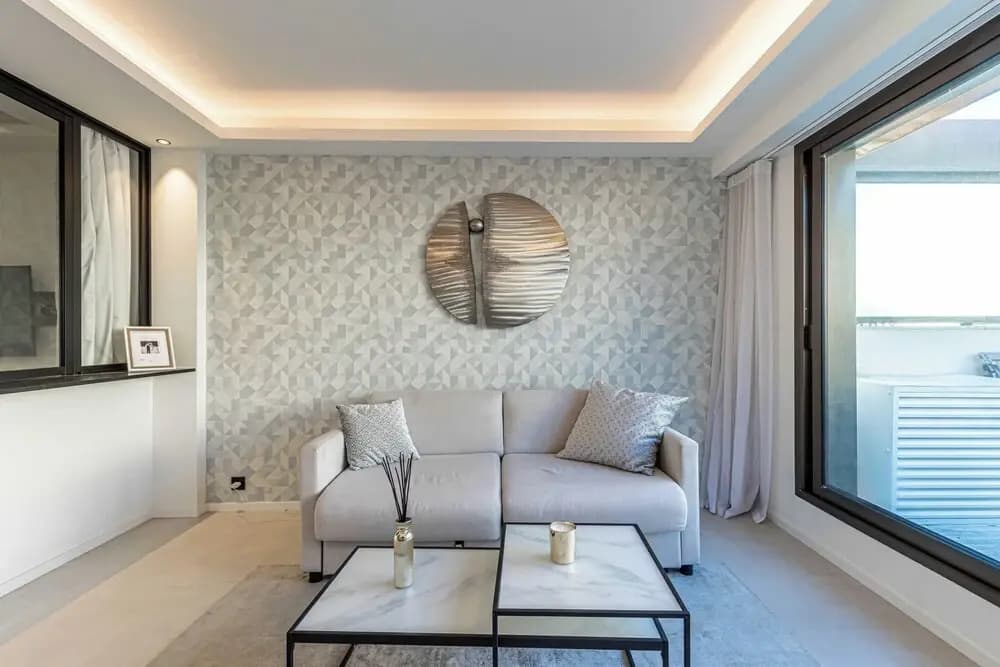 2 Room Apartment in Heart of Cannes+20m2 Terrace - Photo 2