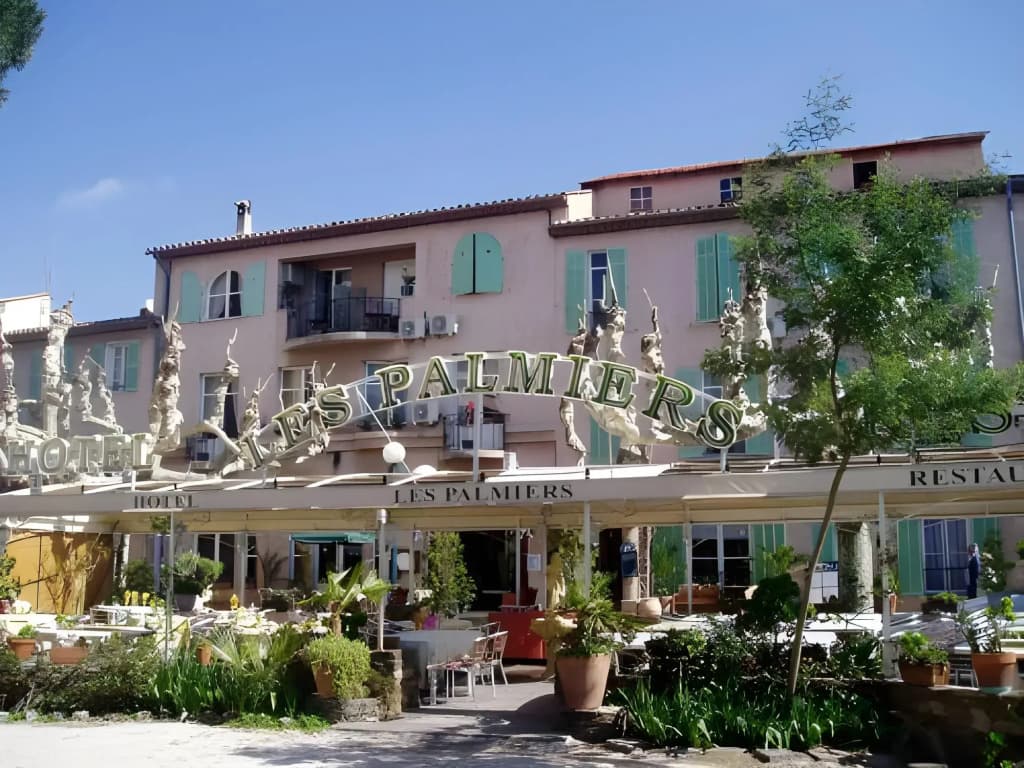 Hotel Les Palmiers - Photo 1