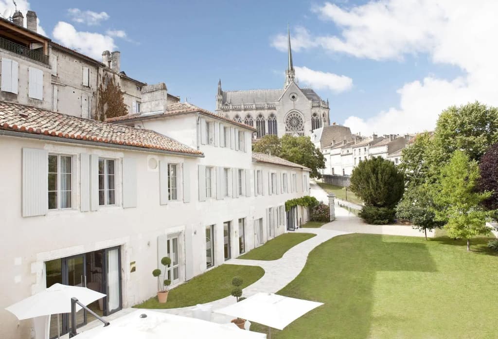 Hotel Angoulême Le Saint Gelais - Photo 1
