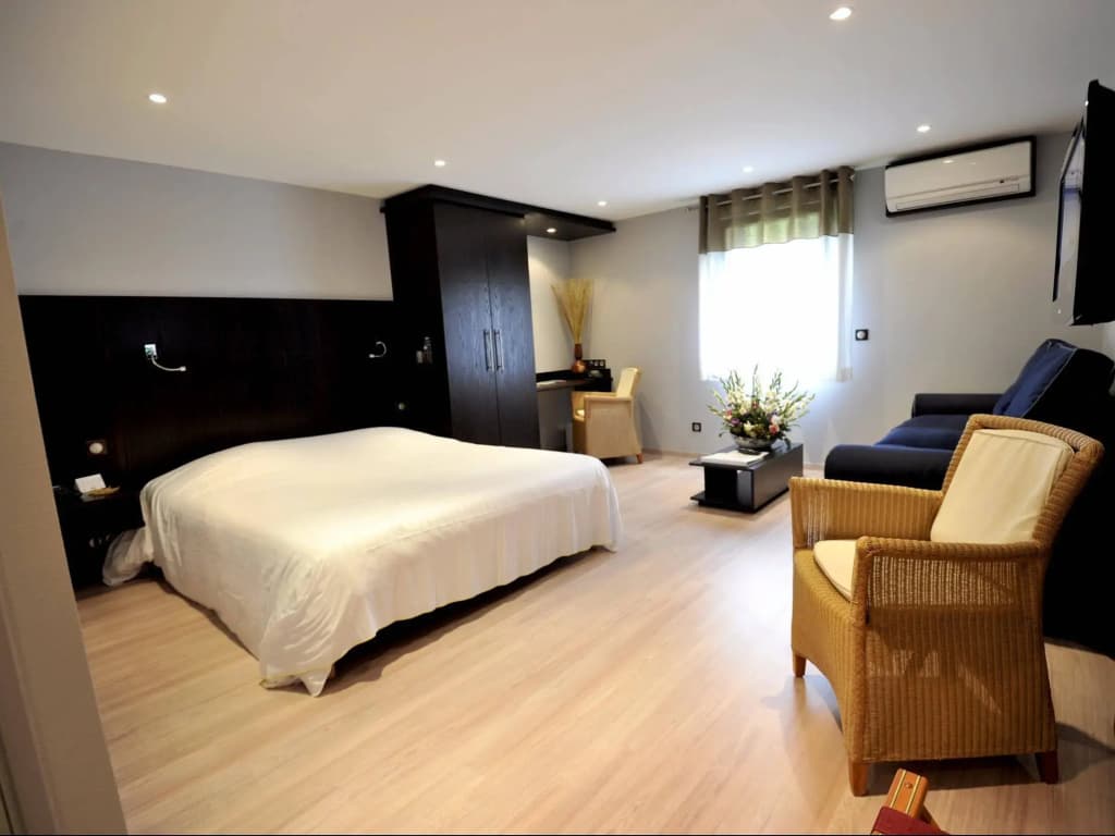 Cottage Hotel - Photo 4