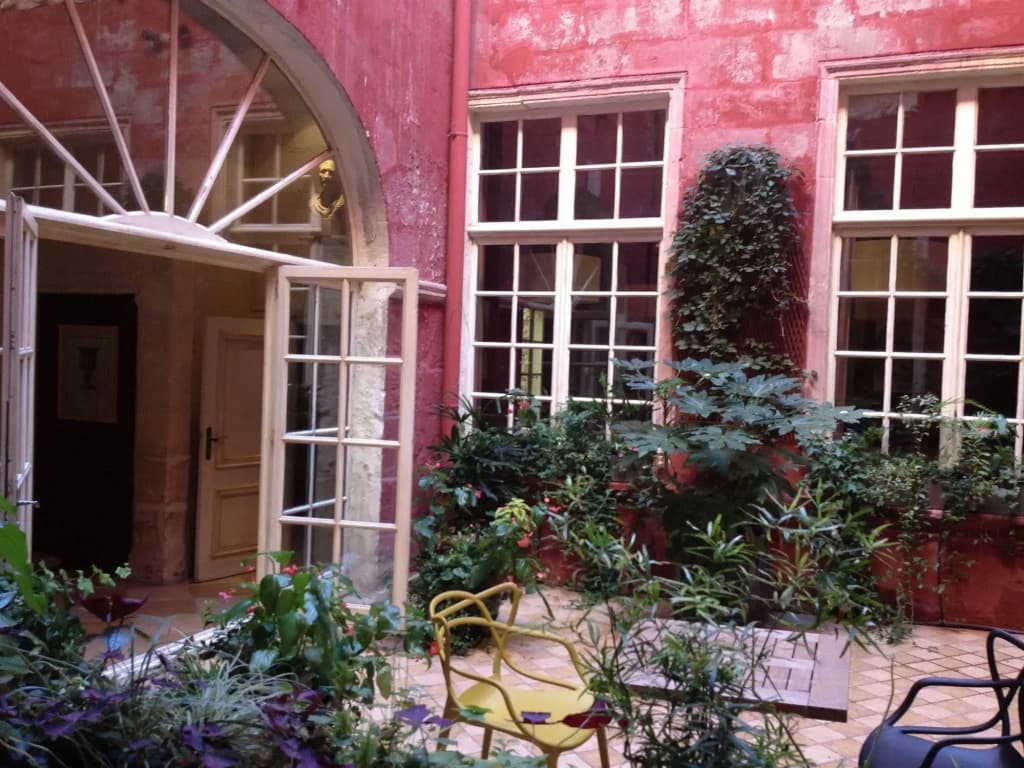 Hôtel de l'Amphithéâtre - Photo 1